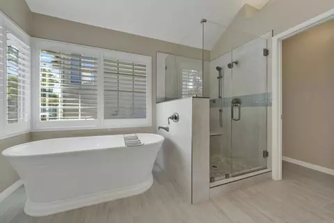 Bath - 3733 Southridge Way, Oceanside, CA 92056 photo 3 of 11