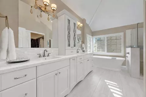 Bath - 3733 Southridge Way, Oceanside, CA 92056 photo 1 of 11