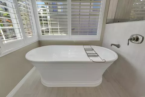 Bath - 3733 Southridge Way, Oceanside, CA 92056 photo 4 of 11