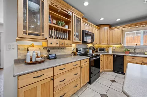 Kitchen - 24376 Rutherford Rd, Ramona, CA 92065 photo 7 of 7