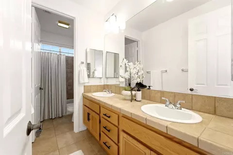 Bath - 2602 Canyon Crest Dr, Escondido, CA 92027 photo 2 of 5