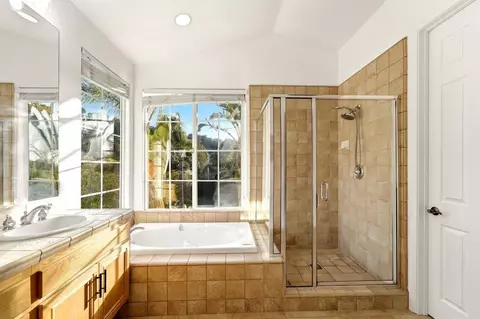 Bath - 2602 Canyon Crest Dr, Escondido, CA 92027 photo 4 of 5
