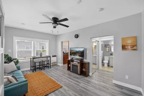 323 W 4th St #211, Long Beach, CA 90802