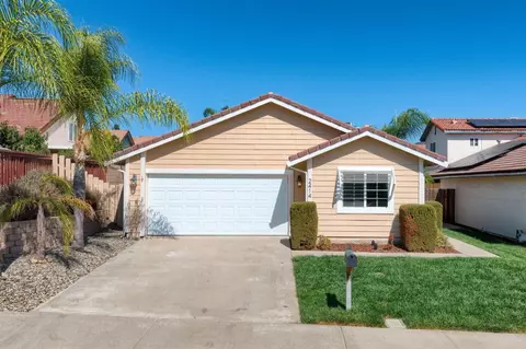 2414 Heatherwood Ct, Escondido, CA 92026