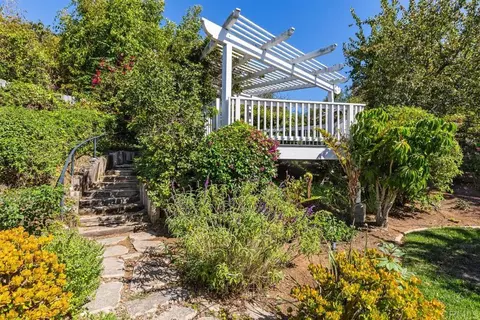 Exterior - 2286 Crest Hill Ln, Fallbrook, CA 92028 photo 4 of 7