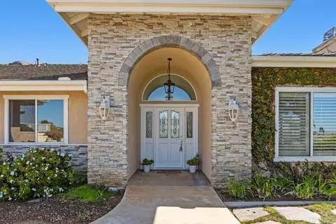 Entry Way - 2286 Crest Hill Ln, Fallbrook, CA 92028 photo 1 of 3