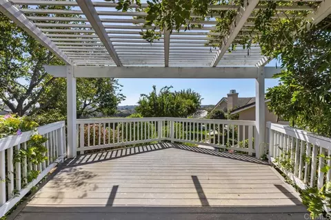 Exterior - 2286 Crest Hill Ln, Fallbrook, CA 92028 photo 5 of 7