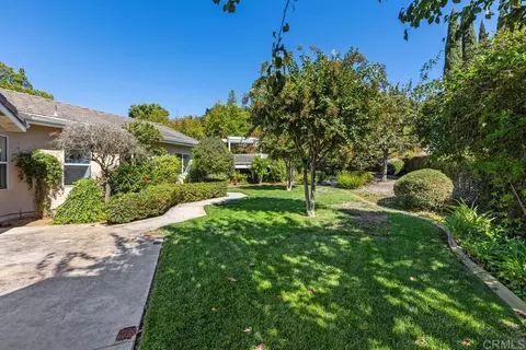 Exterior - 2286 Crest Hill Ln, Fallbrook, CA 92028 photo 2 of 7