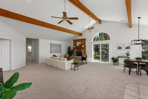 Living - 2286 Crest Hill Ln, Fallbrook, CA 92028 photo 2 of 4