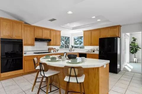 Kitchen - 2286 Crest Hill Ln, Fallbrook, CA 92028 photo 2 of 5