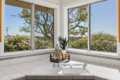 Kitchen - 2286 Crest Hill Ln, Fallbrook, CA 92028 photo 4 of 5