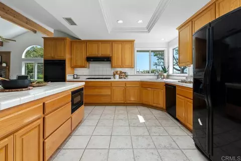 Kitchen - 2286 Crest Hill Ln, Fallbrook, CA 92028 photo 3 of 5