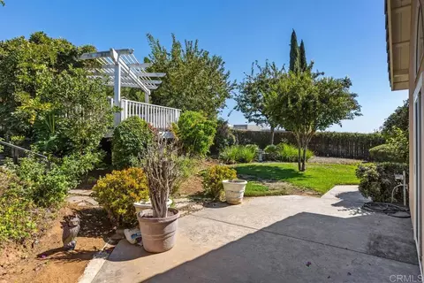 Exterior - 2286 Crest Hill Ln, Fallbrook, CA 92028 photo 3 of 7