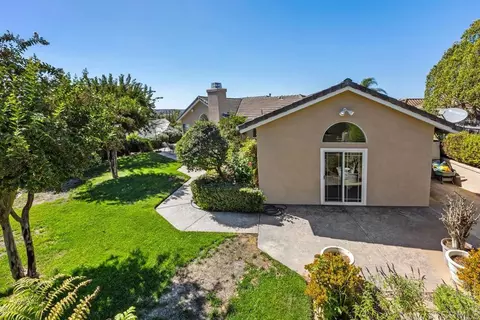 Exterior - 2286 Crest Hill Ln, Fallbrook, CA 92028 photo 6 of 7