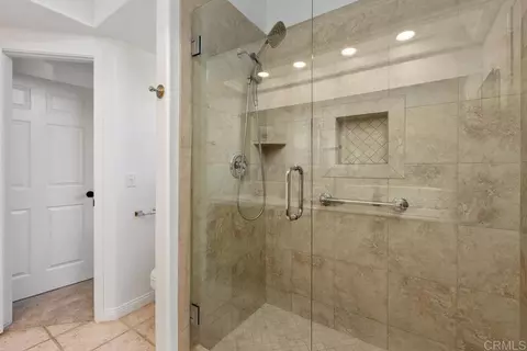 Bath - 2286 Crest Hill Ln, Fallbrook, CA 92028 photo 2 of 4