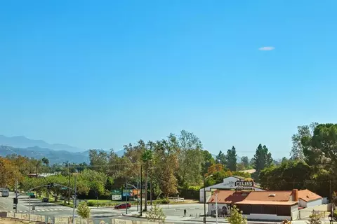 Exterior - 105 Kimberwick Ct, Burbank, CA 91506 photo 1 of 2
