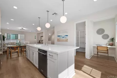 Kitchen - 105 Kimberwick Ct, Burbank, CA 91506 photo 3 of 4