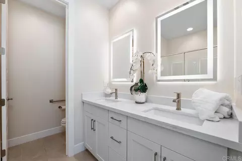 Bath - 105 Kimberwick Ct, Burbank, CA 91506 photo 1 of 5