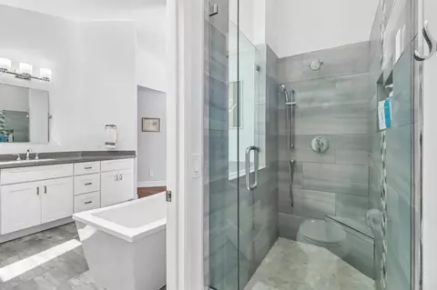 Bath - 1789 Pinnacle Ct, Vista, CA 92081 photo 4 of 7
