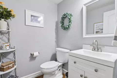 Bath - 1789 Pinnacle Ct, Vista, CA 92081 photo 1 of 7