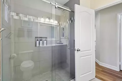Bath - 1789 Pinnacle Ct, Vista, CA 92081 photo 7 of 7