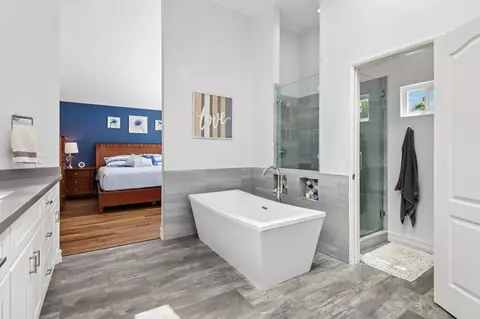 Bath - 1789 Pinnacle Ct, Vista, CA 92081 photo 3 of 7