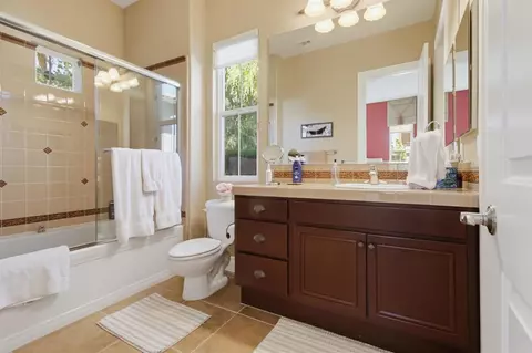 Bath - 1645 Loch Ness Dr, Fallbrook, CA 92028 photo 4 of 7
