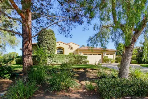 Exterior - 1645 Loch Ness Dr, Fallbrook, CA 92028 photo 2 of 16