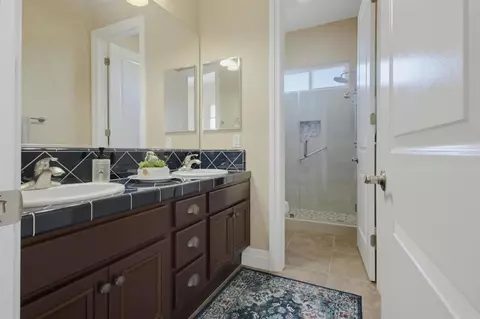 Bath - 1645 Loch Ness Dr, Fallbrook, CA 92028 photo 6 of 7