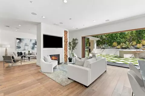 Living - 1489 Heritage Ln, Encinitas, CA 92024 photo 1 of 2