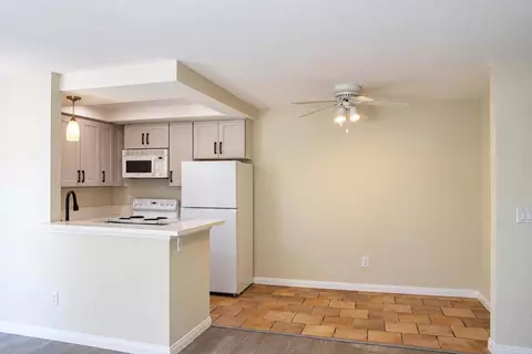 Kitchen - 432 Edgehill Ln #169, Oceanside, CA 92054 photo 1 of 2