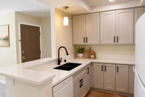 Kitchen - 432 Edgehill Ln #169, Oceanside, CA 92054 photo 2 of 2