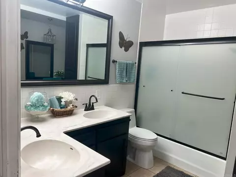 Bath - 9040 Paradise Park Dr, Lakeside, CA 92040 photo 1 of 3