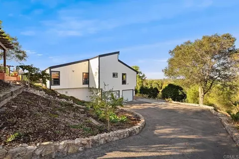 Exterior - 335 Morro Hills Rd, Fallbrook, CA 92028 photo 1 of 11
