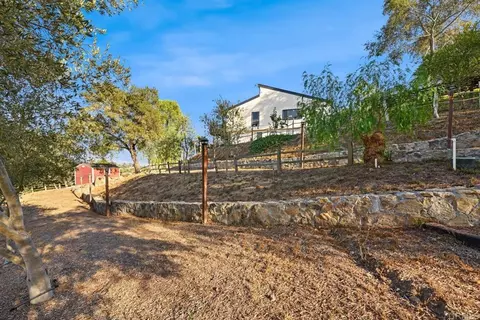 Exterior - 335 Morro Hills Rd, Fallbrook, CA 92028 photo 8 of 11