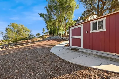 Exterior - 335 Morro Hills Rd, Fallbrook, CA 92028 photo 9 of 11