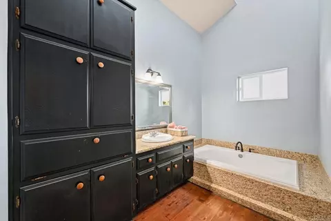 Bath - 335 Morro Hills Rd, Fallbrook, CA 92028 photo 1 of 3