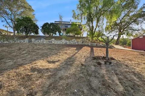 Exterior - 335 Morro Hills Rd, Fallbrook, CA 92028 photo 10 of 11
