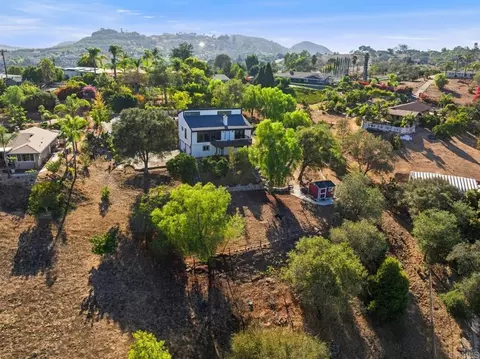 View/Area - 335 Morro Hills Rd, Fallbrook, CA 92028 photo 3 of 4