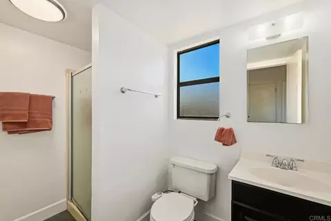 Bath - 335 Morro Hills Rd, Fallbrook, CA 92028 photo 3 of 3