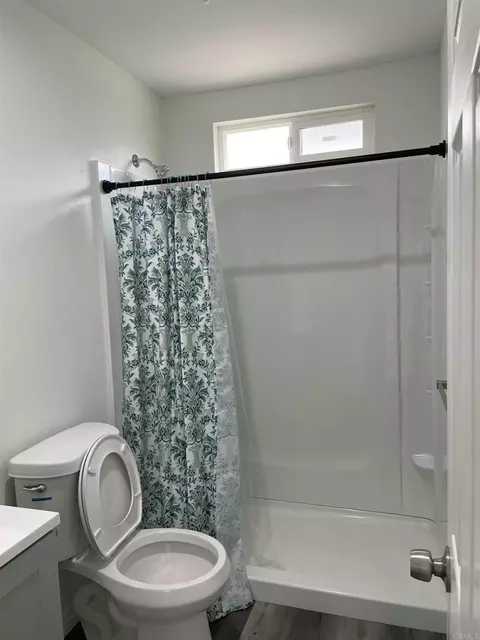 Bath - 1210 Helix St, Spring Valley, CA 91977 photo 4 of 7