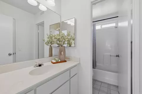 Bath - 1866 Via Primero, Oceanside, CA 92056 photo 2 of 4