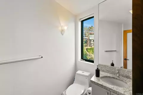 Bath - 12911 Via Grimaldi, Del Mar, CA 92014 photo 6 of 6