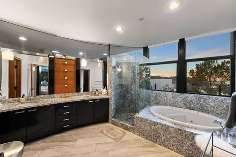 Bath - 12911 Via Grimaldi, Del Mar, CA 92014 photo 4 of 6