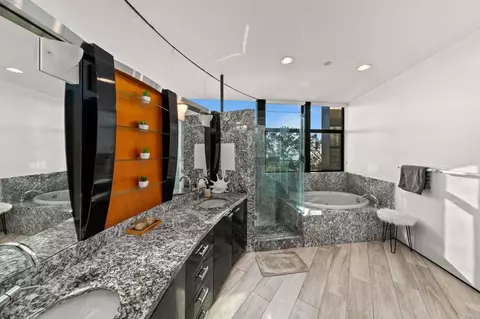 Bath - 12911 Via Grimaldi, Del Mar, CA 92014 photo 2 of 6