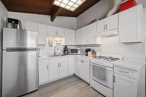 Kitchen - 303 W F St, Encinitas, CA 92024 photo 2 of 5