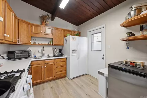 Kitchen - 303 W F St, Encinitas, CA 92024 photo 4 of 5