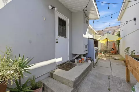 Exterior - 303 W F St, Encinitas, CA 92024 photo 6 of 7
