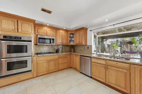 Kitchen - 35609 Aster Dr, Wildomar, CA 92595 photo 2 of 5
