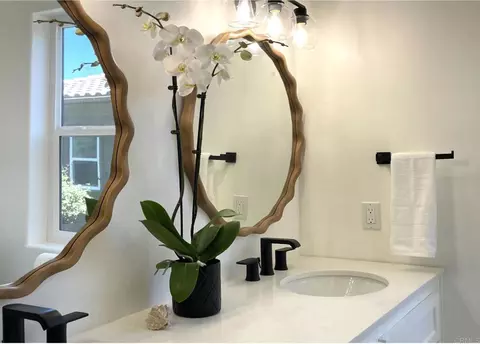 Bath - 4305 Manchester Ave, Encinitas, CA 92024 photo 2 of 3